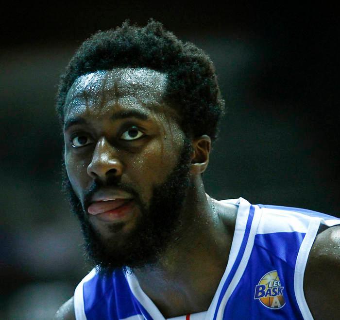 Olaseni firma con Orleans