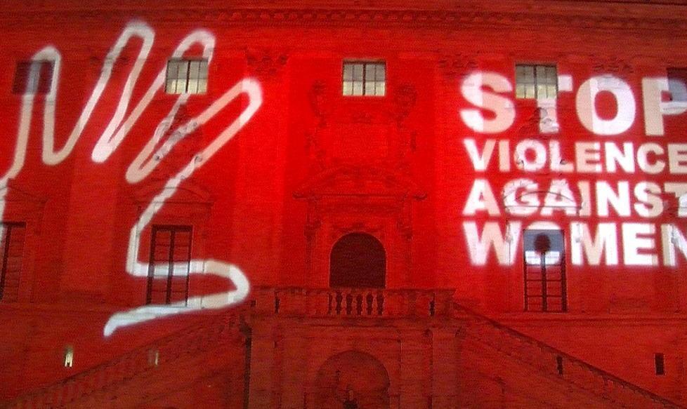Basta scarpe rosse: fermiamoli prima. Dibattito al Tirreno