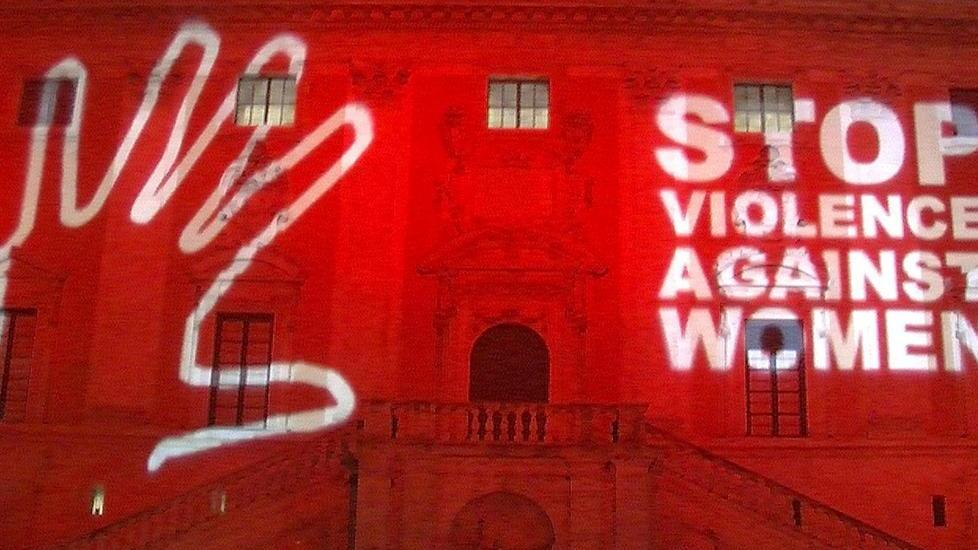 Basta scarpe rosse: fermiamoli prima. Dibattito al Tirreno