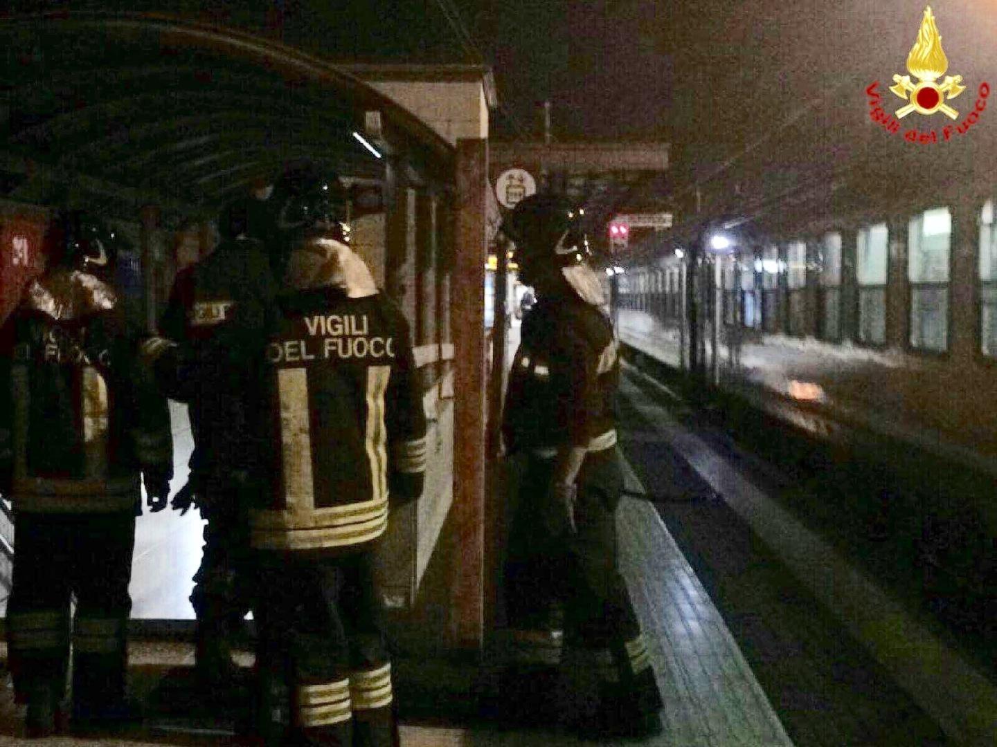 Fumo dalla centralina, evacuato il treno diretto a Bologna  