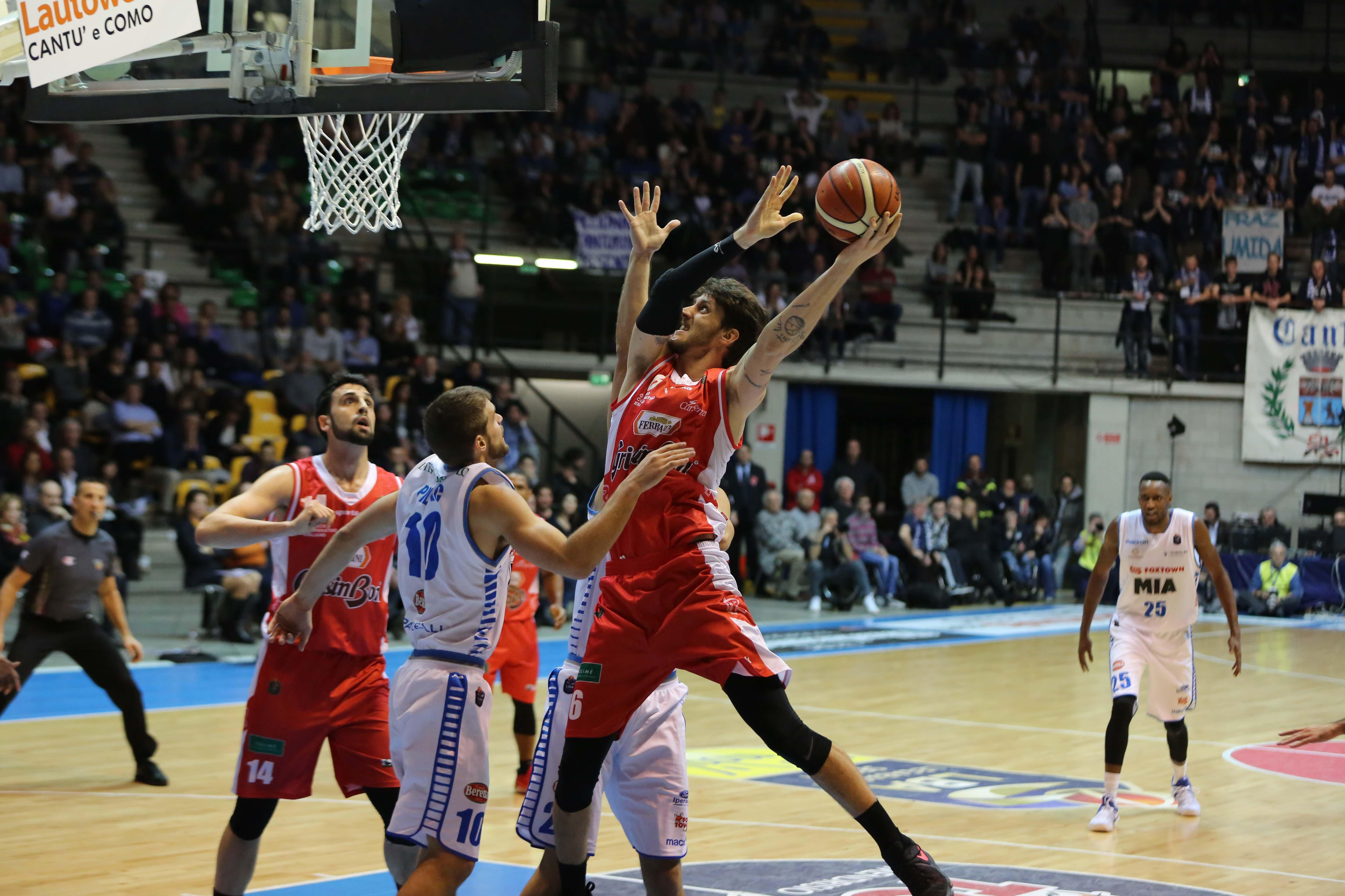 Disastrosa Grissin Bon: Cantù vince 98-83