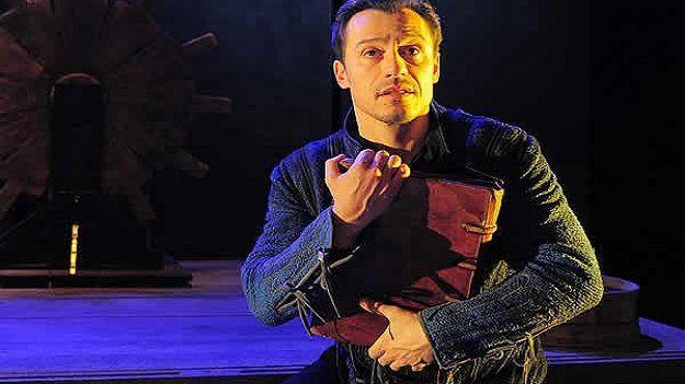 Accorsi e Baliani in “Giocando con Orlando” al teatro Sociale
