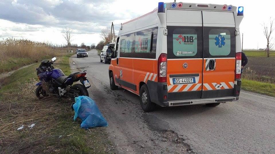 Gravissimo dopo lo schianto con la moto