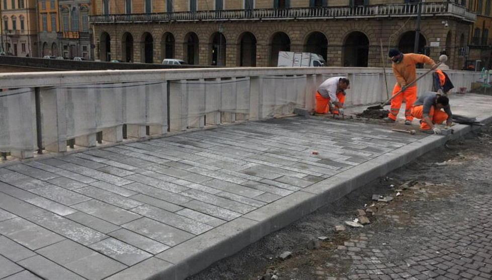 Piazza Garibaldi si allarga poi cantiere sul lungarno 
