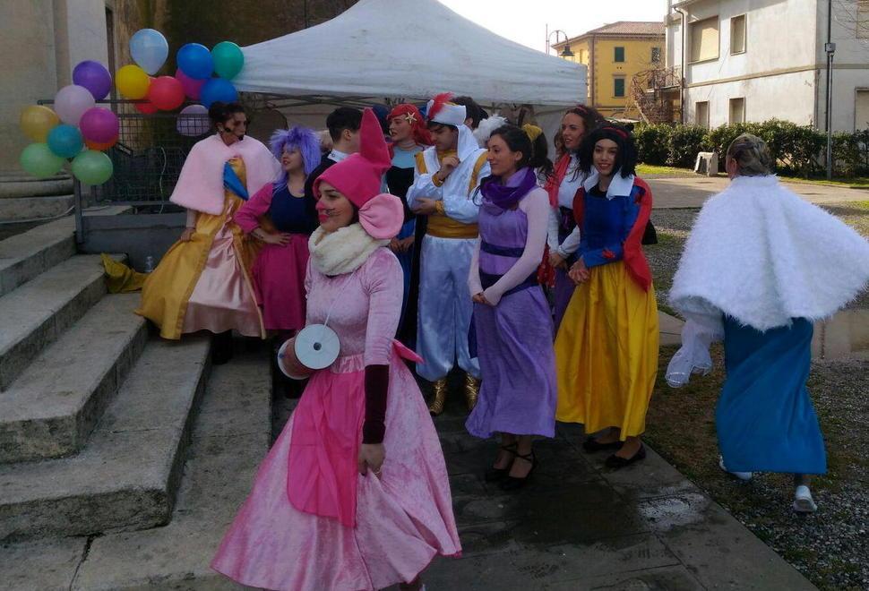 Musica e coriandoli i sorrisi dei bambini al Carnevale di Vada 