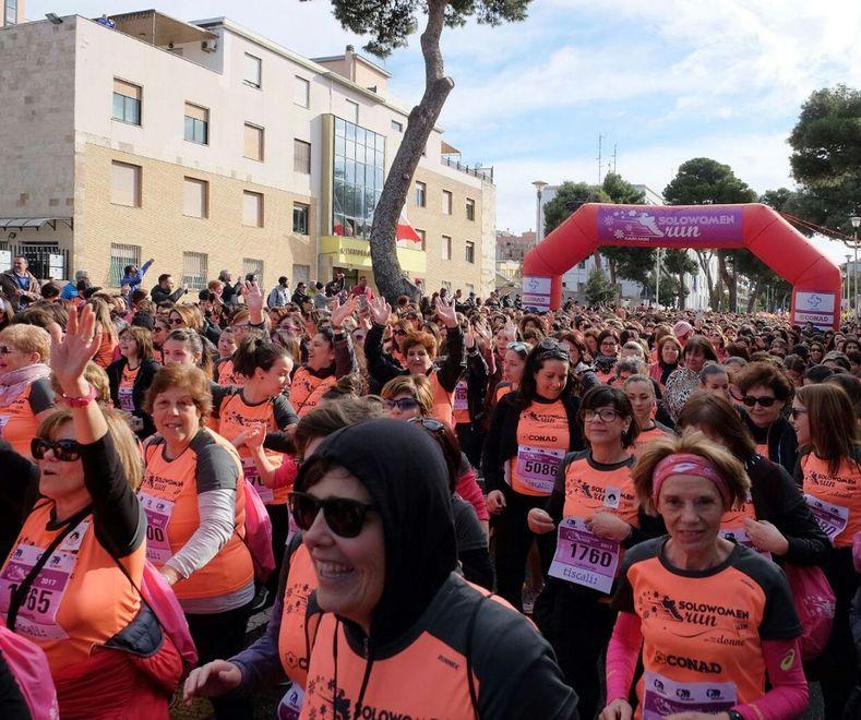 Cinquemila no alla violenza dalle podiste in rosa 