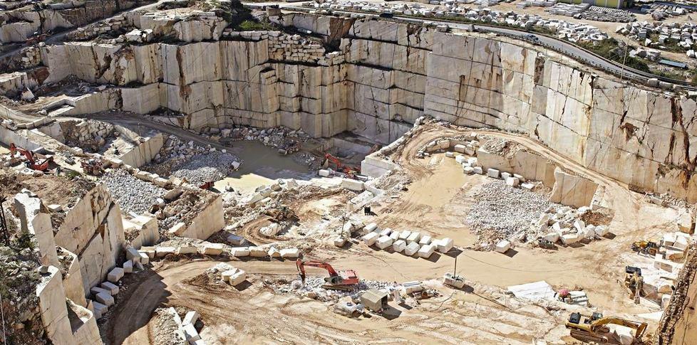 Cave, far west in Sardegna: la denuncia di Legambiente 