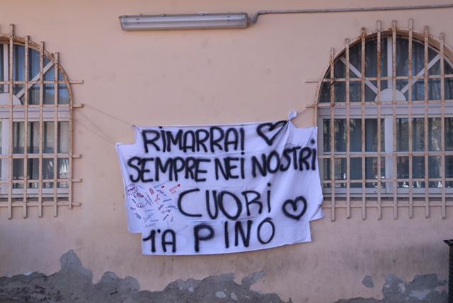 Lo striscione appeso al Geometri Buontalenti, scuola frequentata da Jacopo (Repetti/Pentafoto)