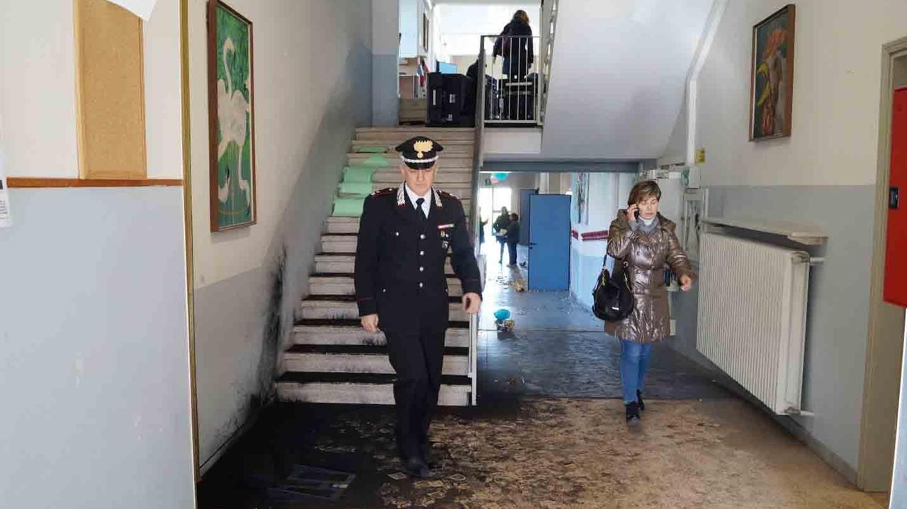 Scuola distrutta dai vandali, nei guai tre giovanissimi