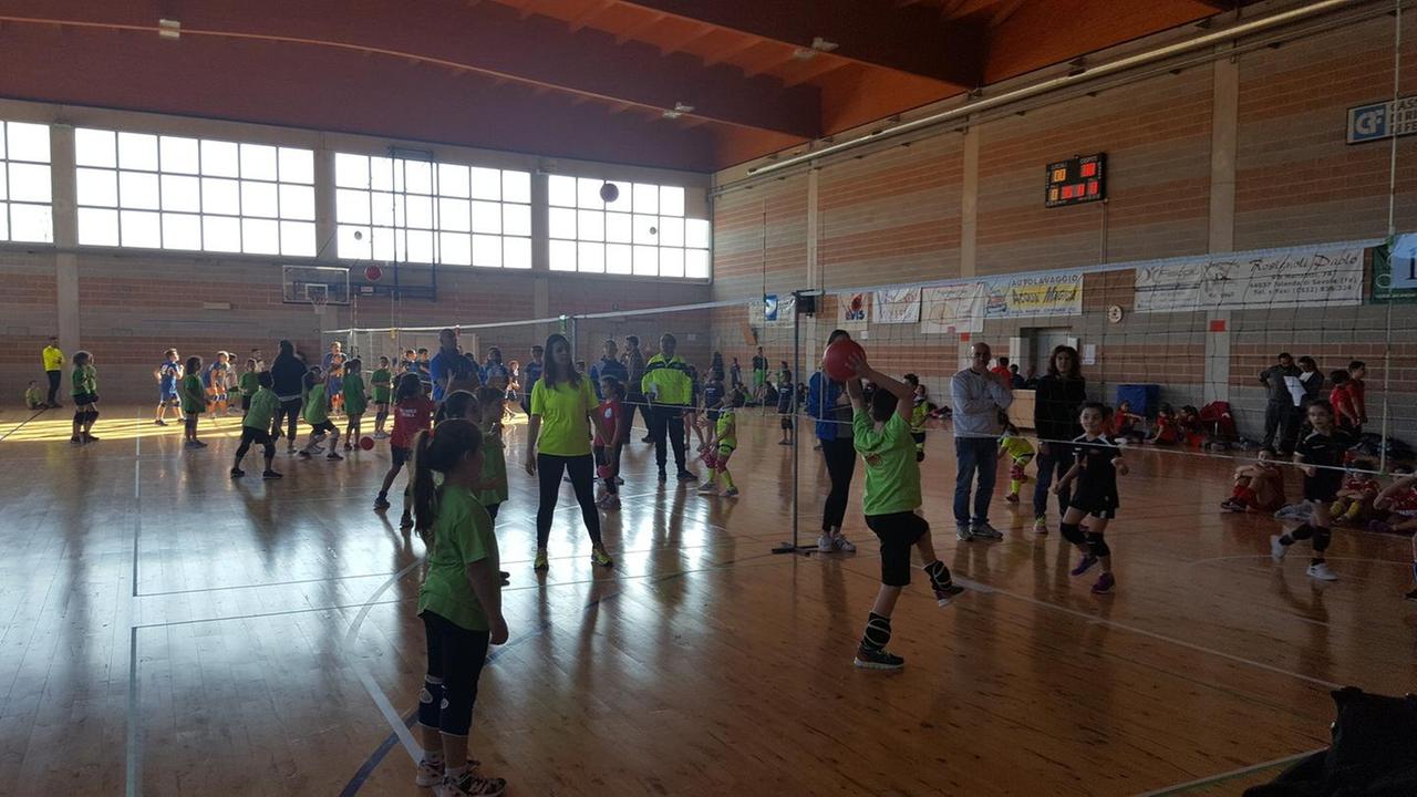 Il mini volley tour con 140 giovani impegnati in campo