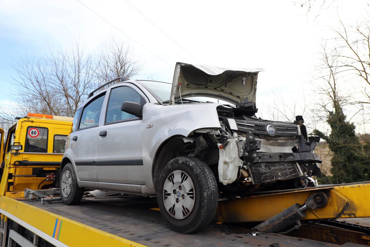 Scontro frontale tra auto Ferita una bimba di 2 anni 