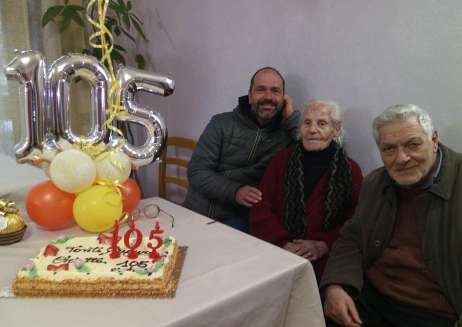Le 105 candeline di nonna Orietta. Il segreto? «Verdura e libri» 