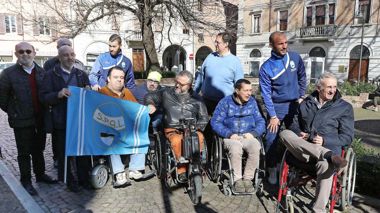 Foto di gruppo con gli spallini Antenucci e Schiattarella
