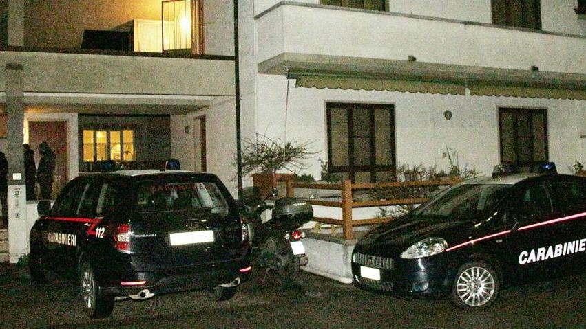 Ha tentato di uccidere il padre con la mannaia e il coltello