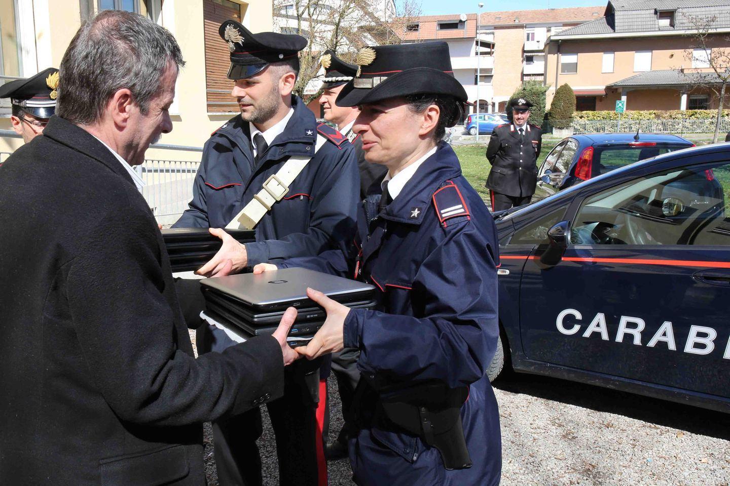 Genitori volontari pronti a dipingere le aule 