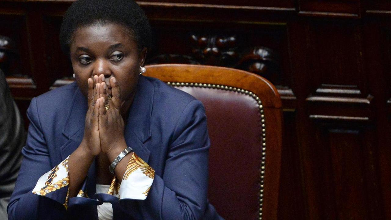 Leghista: «Chi mi vuol pagare i proiettili per la Kyenge?»