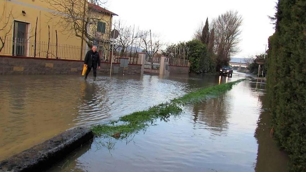 Via Brana, via Guado dei sarti e via Bassa ancora sott’acqua