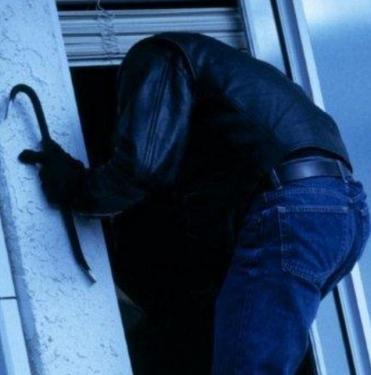 «Mi hanno svaligiato la casa nella notte»