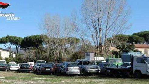 Discarica di auto sul Magra Denunciate tre donne