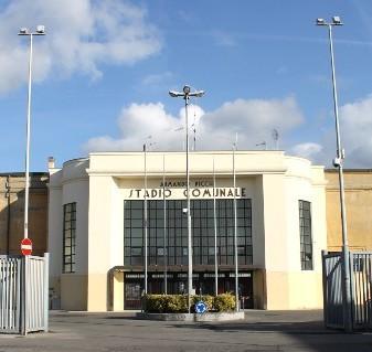 Livorno, lo stadio si sbriciola: lavori da fare in fretta o playoff a rischio 