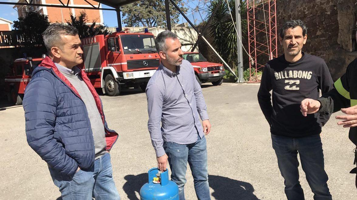 I vigili del fuoco di Alghero senza gpl, le bombole le comprano i sindacati 