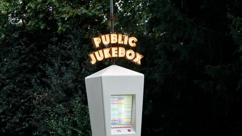 Un jukebox per i 10 anni della “Maramotti”