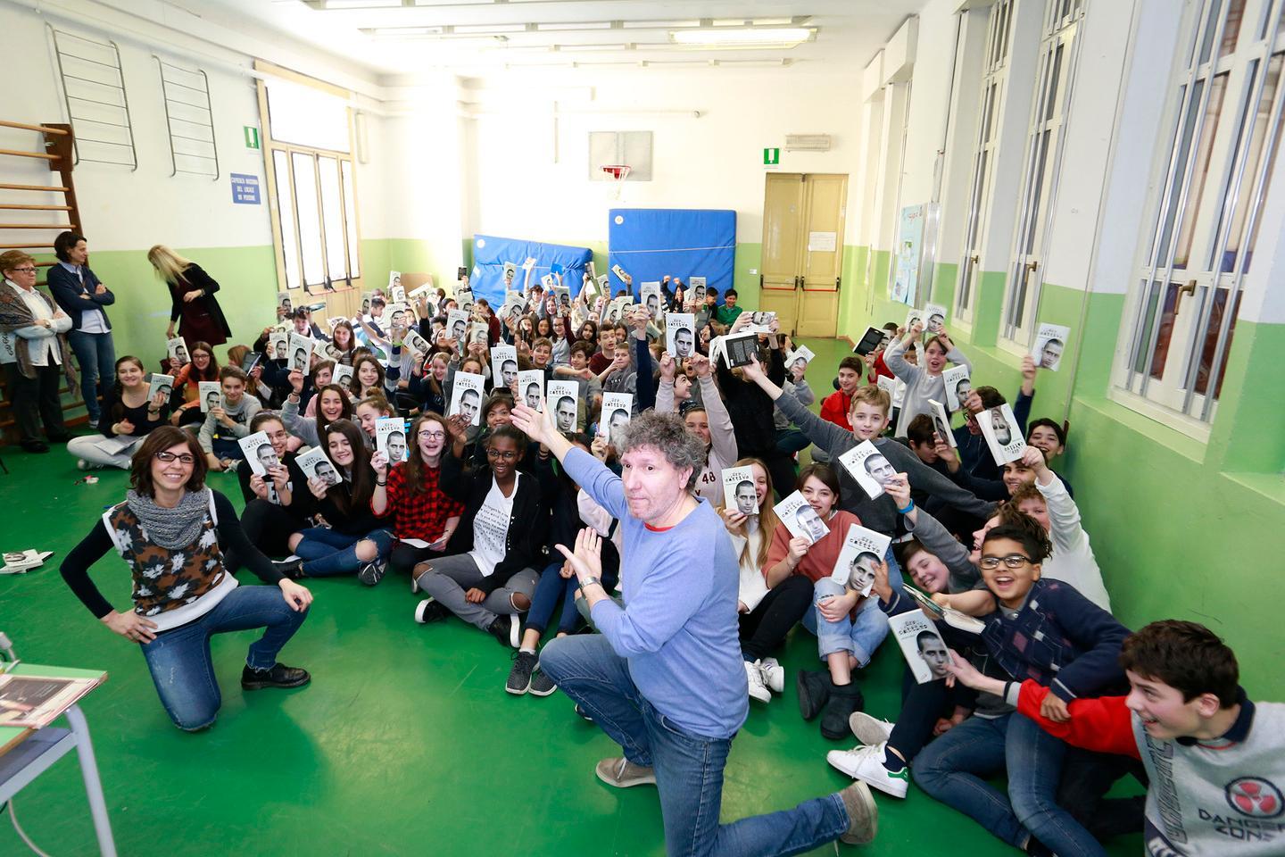 Antonio Ferrara alle scuole San Carlo