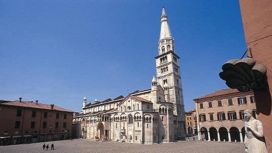 Storie raccontate sulla Ghirlandina