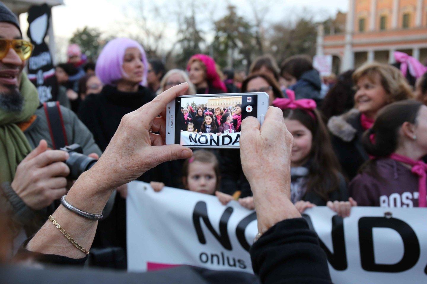 In corteo più slogan che mimose 