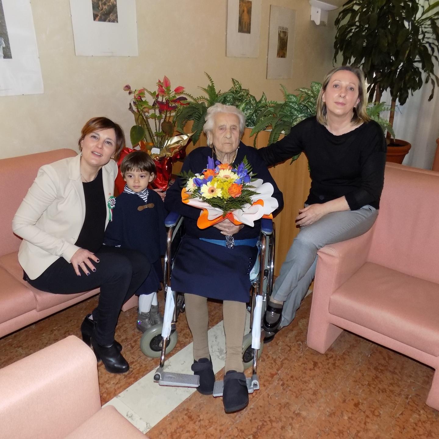 Fiori e auguri alle super nonne 