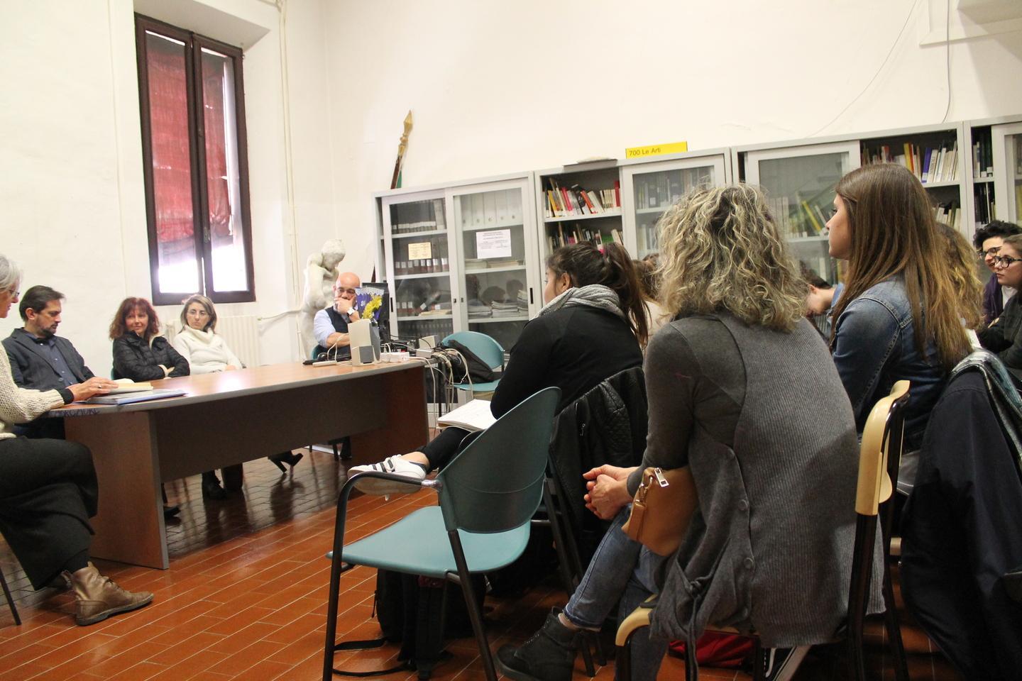 Gli studenti del Dosso dossi  parlano di libri coi detenuti  