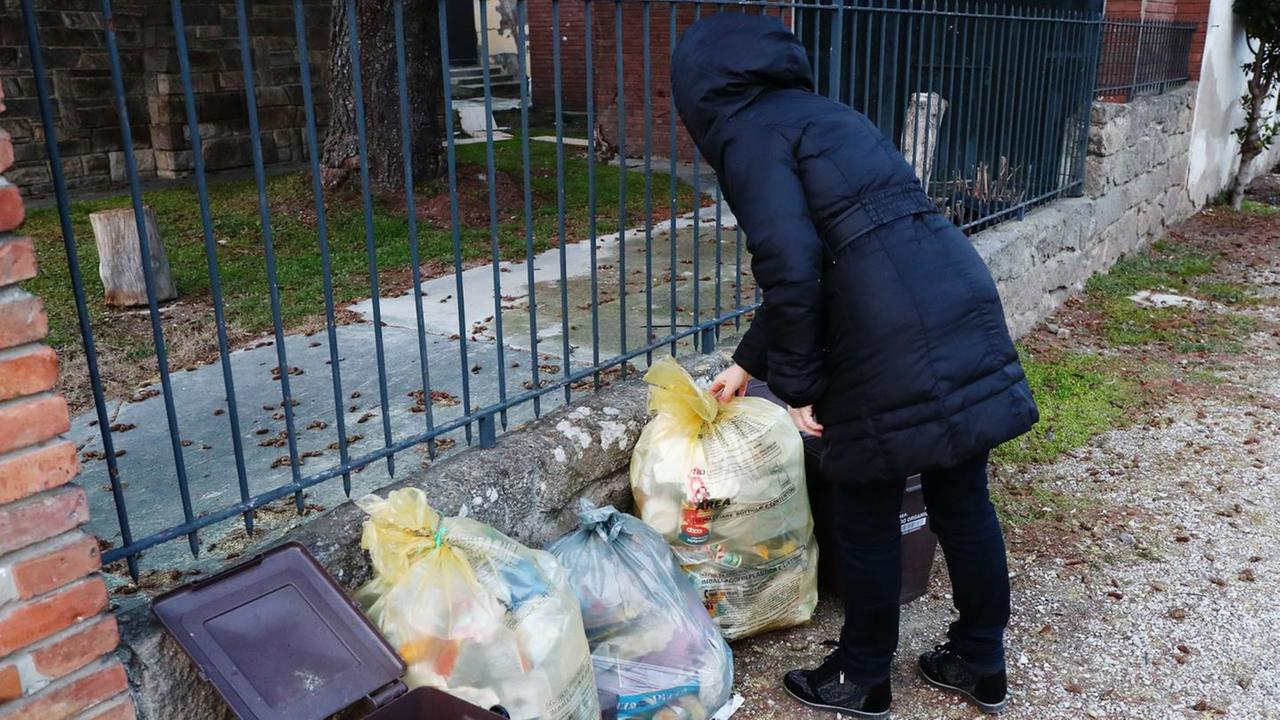 Un’isola ecologica e nuova gestione rifiuti