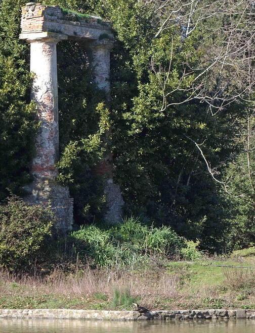 Una passerella per il lago del Villone 