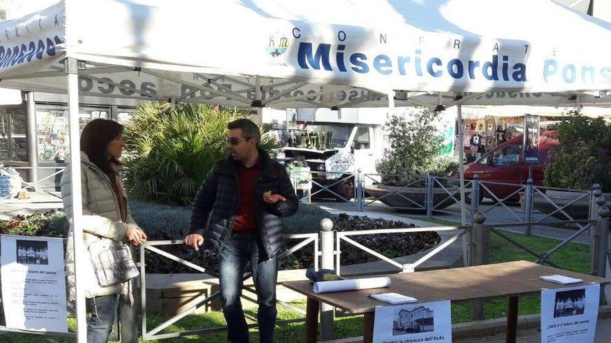 Raccolta di firme in piazza per salvare l’asilo S. Giuseppe
