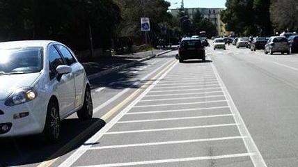 Parcheggio di via De Gasperi «Troppi posti ai ciclomotori»