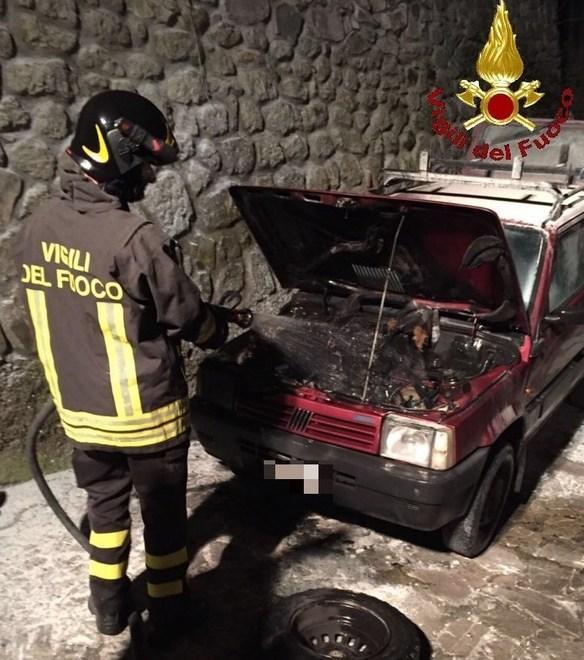 Auto a fuoco, paura a Montegiovi
