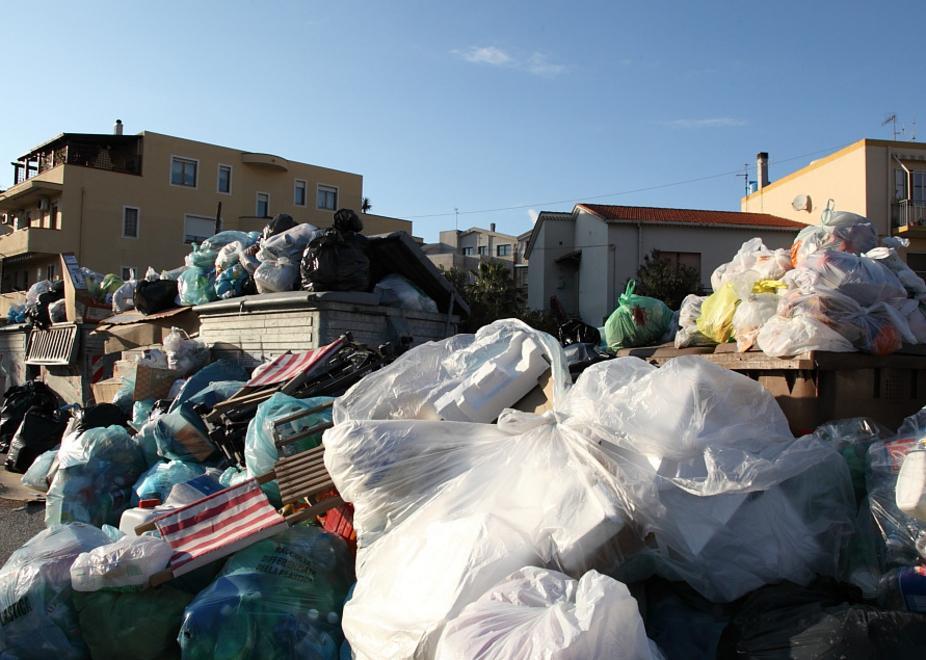 Rifiuti, risolti i problemi: il 25 aprile parte il servizio 