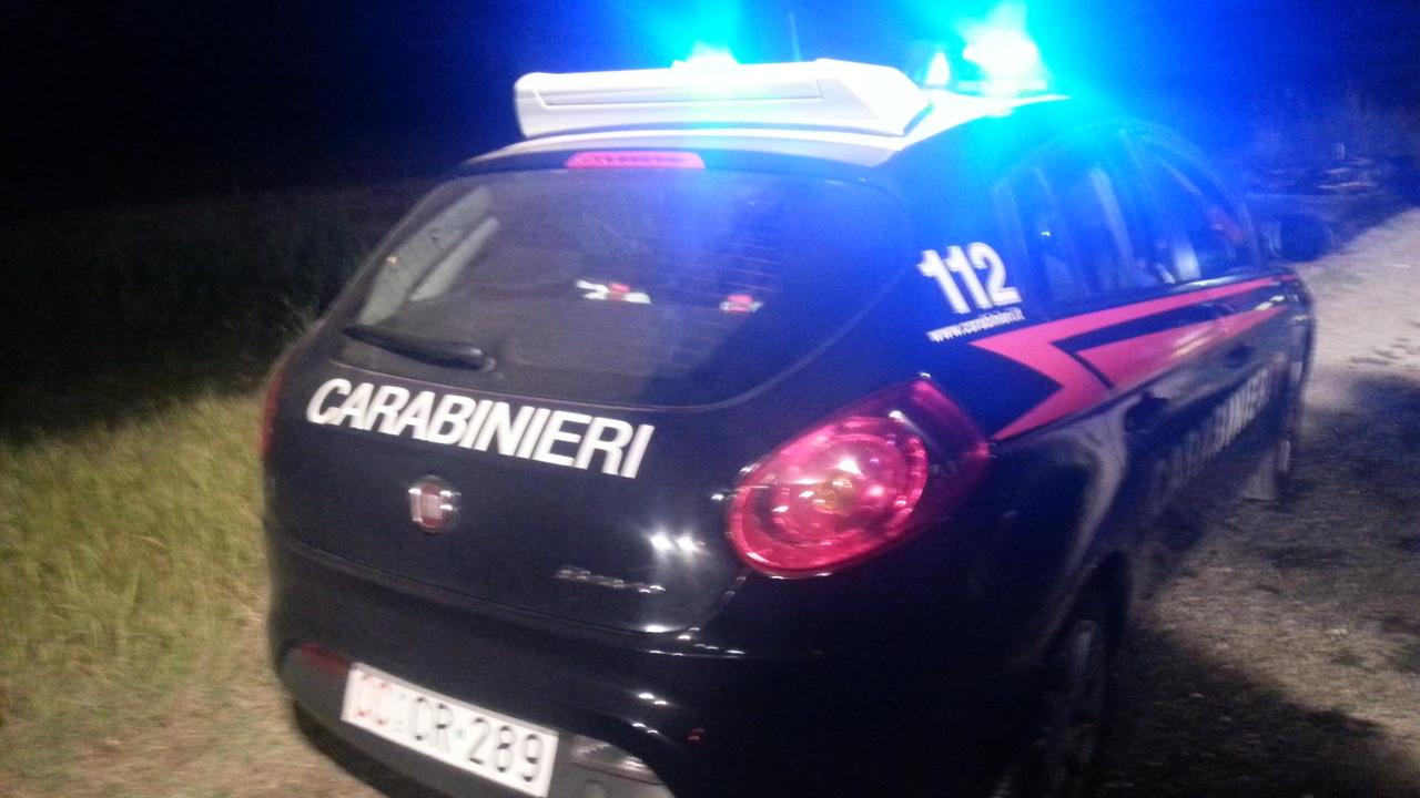 Montecchio, auto come ariete contro un negozio di cellulari
