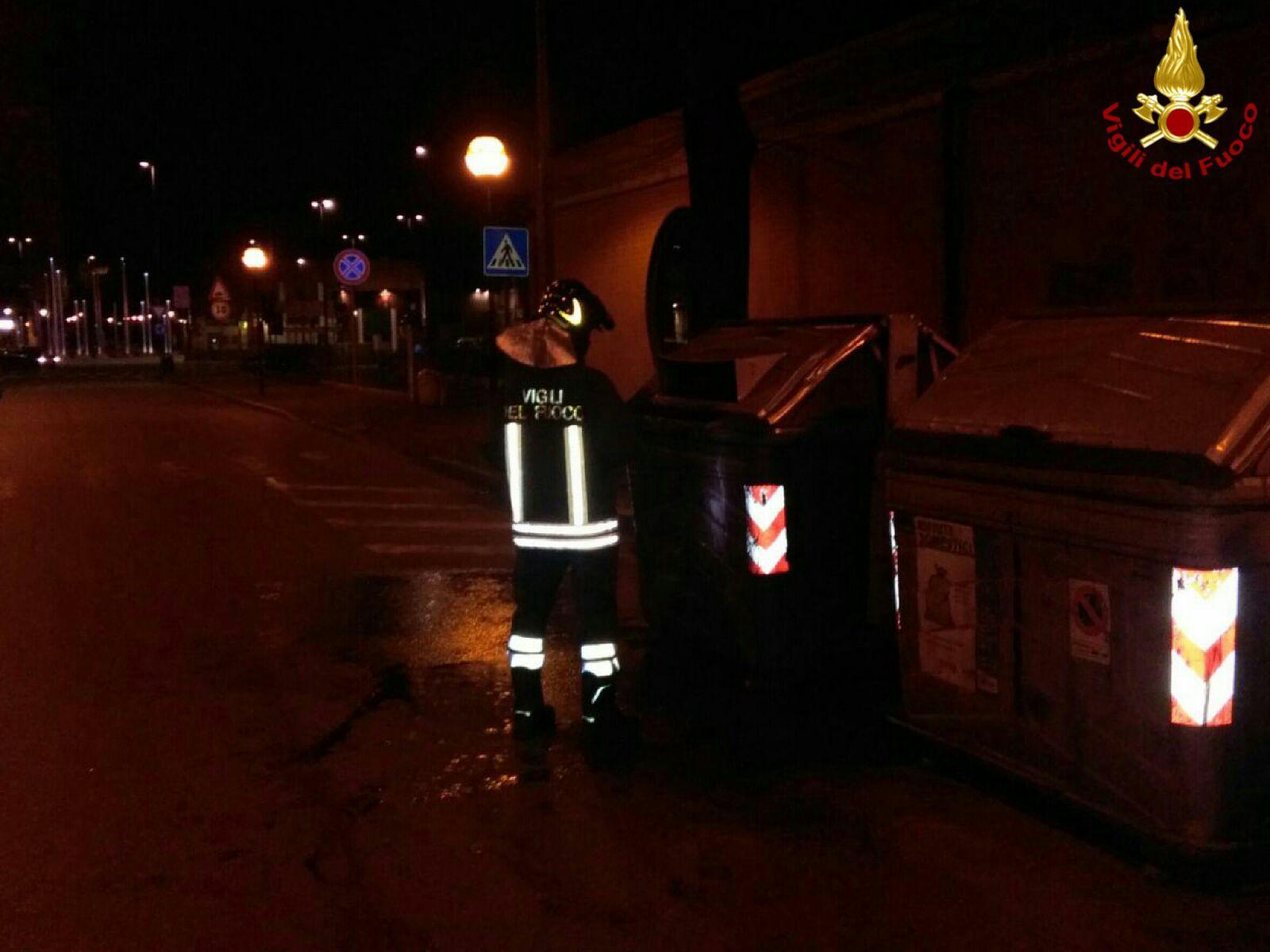Reggio Emilia, piromane in via Turri beccato dalle telecamere