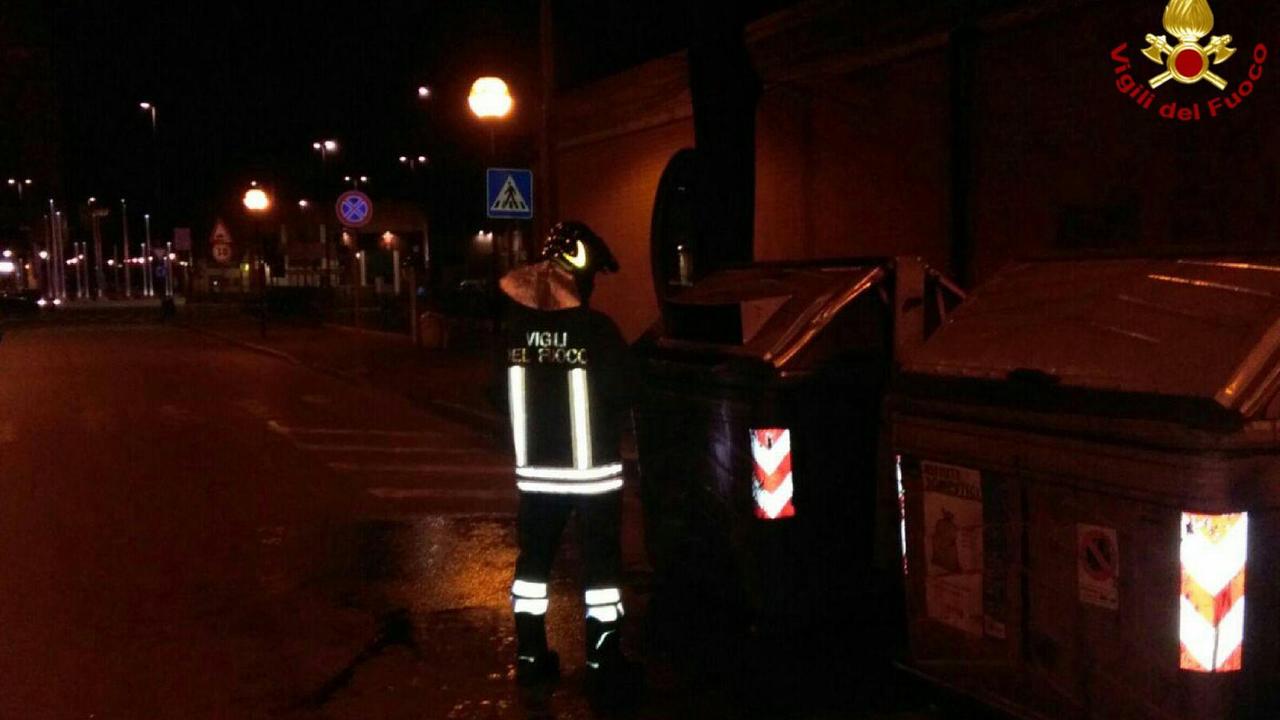 Reggio Emilia, piromane in via Turri beccato dalle telecamere