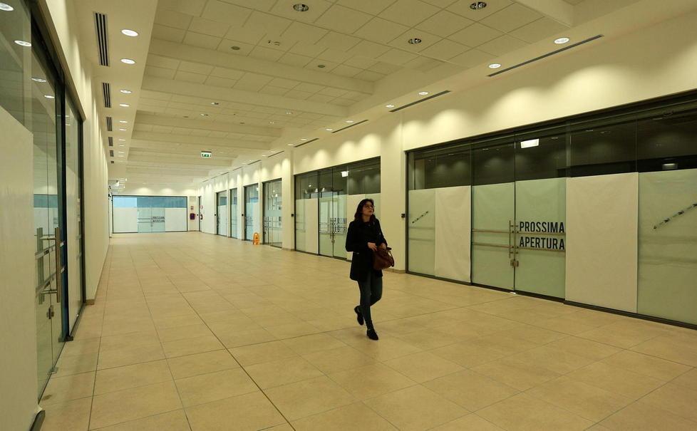 Ospedale, deserta dopo sette mesi la galleria commerciale 