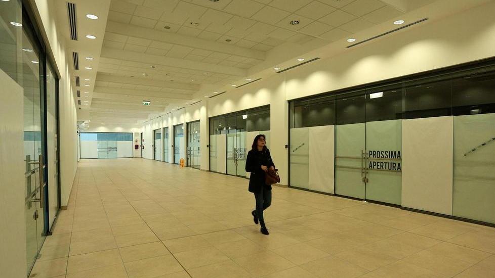 Ospedale, deserta dopo sette mesi la galleria commerciale