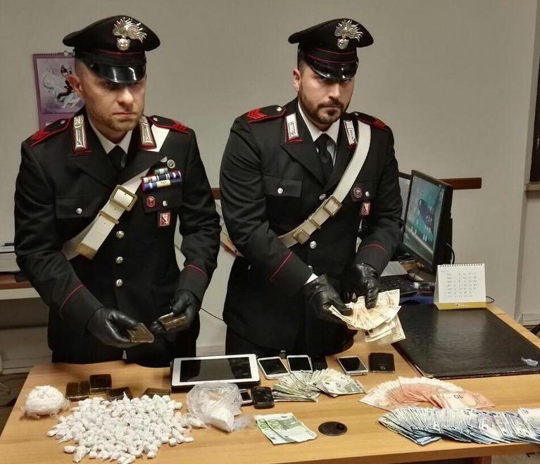 Blitz dei carabinieri nel bosco Sequestrato un chilo di droga 