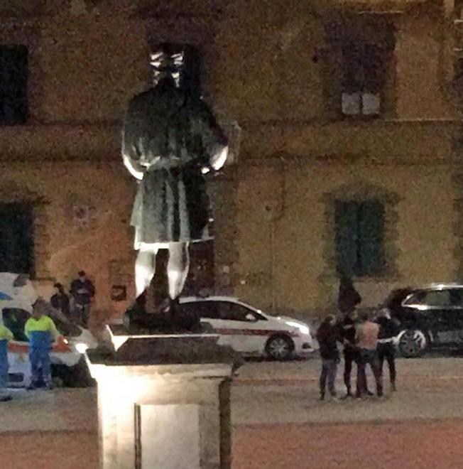 Scoppia la rissa in piazza Belfiore Nei guai tre giovani stranieri 