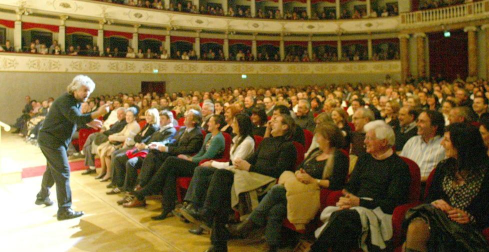 Grillo contro Grillo sul palco del Goldoni 