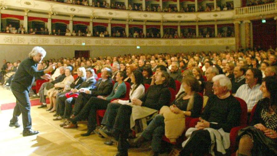 Grillo contro Grillo sul palco del Goldoni