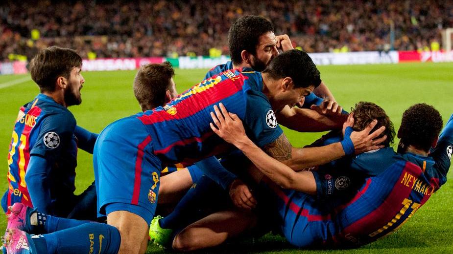 Il mondo del calcio rende onore al Barça