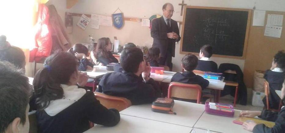 Il dottor De Cesaris in cattedra alla primaria di Avane 