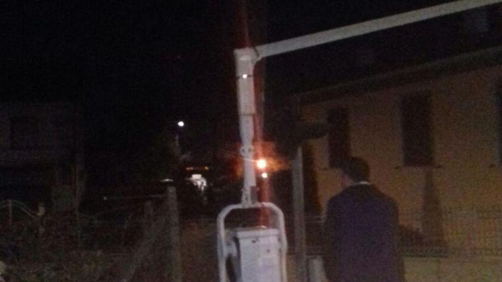 Camion abbatte passaggio a livello