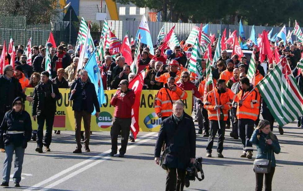 Un “pacchetto” di aiuti per gli ex Eaton 